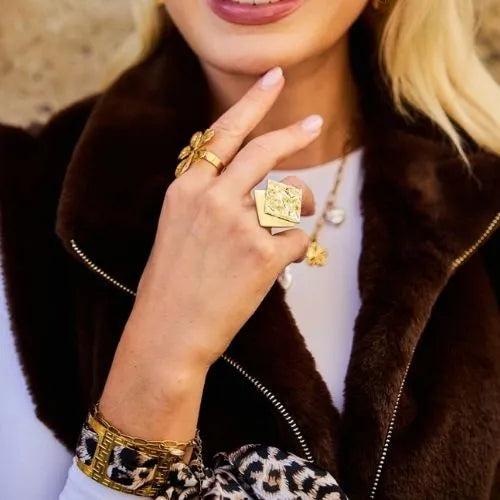 Bague Eva carré , martelé en acier inoxydable